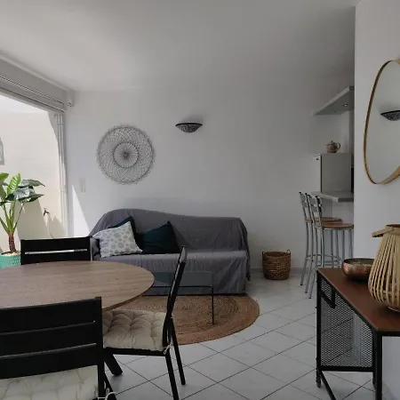 Apartment 83 Rose Bandol