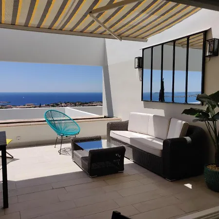 Apartment 83 Rose Bandol