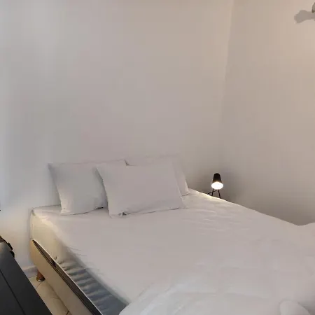 83 Rose Apartment *
