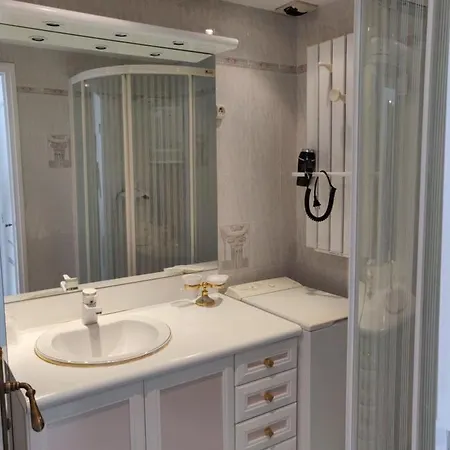 Apartment 83 Rose Bandol